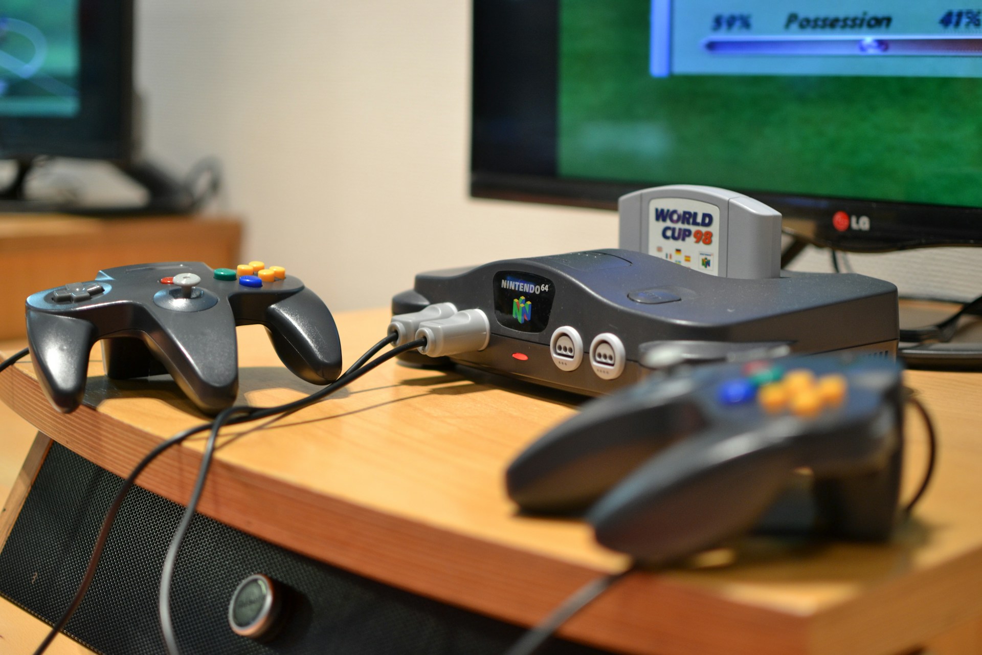 Nintendo 64 console met controller